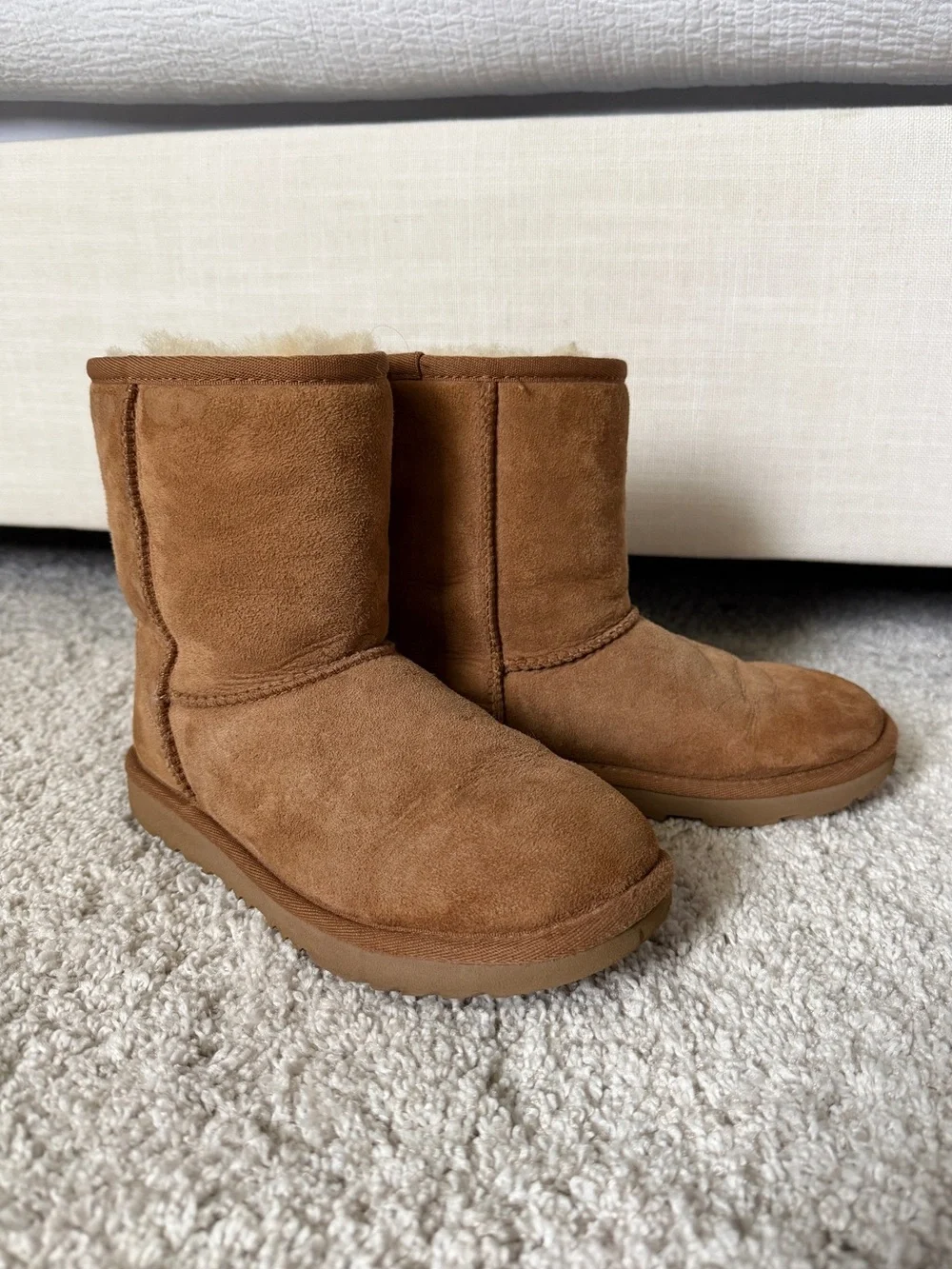 UGG Kids Classic Short Boot in Chestnut, size 3